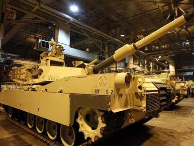 جولة داخل دبابة M1A1